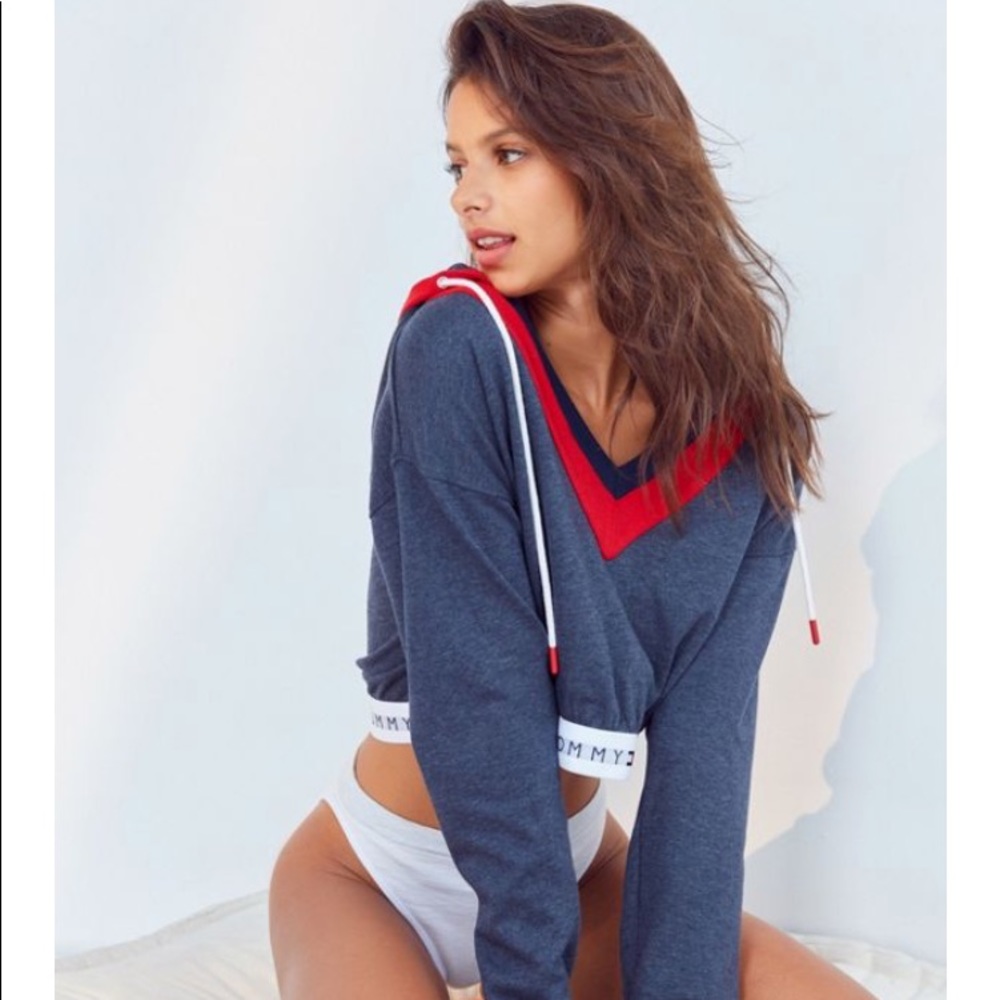 Tommy Hilfiger cropped hoodie